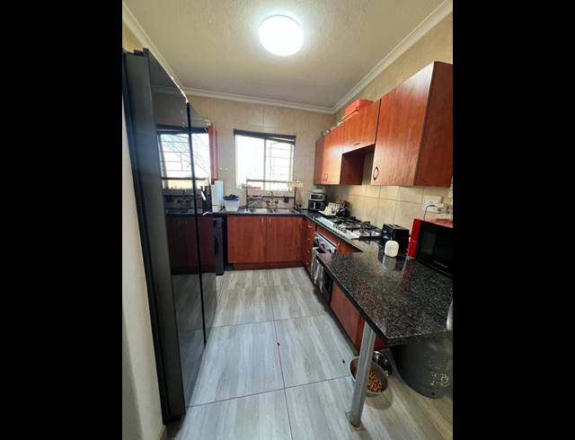 2 BEDROOM TOWNHOUSE FOR SALE IN SUNWARD PARK
